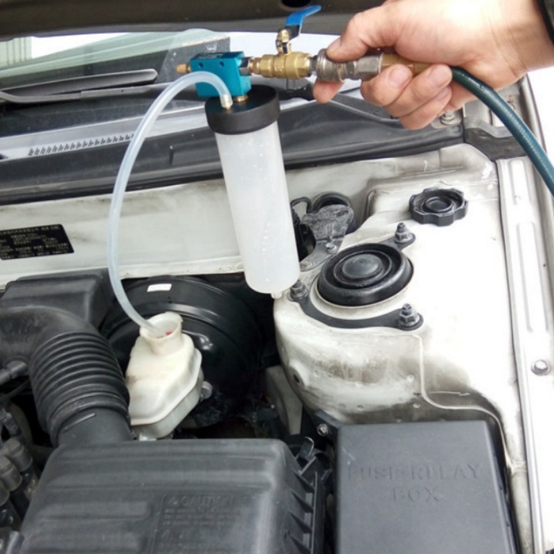 سيارة الفرامل النازف الهيدرولي - مراجعة Brake Bleeder Kit وسعره